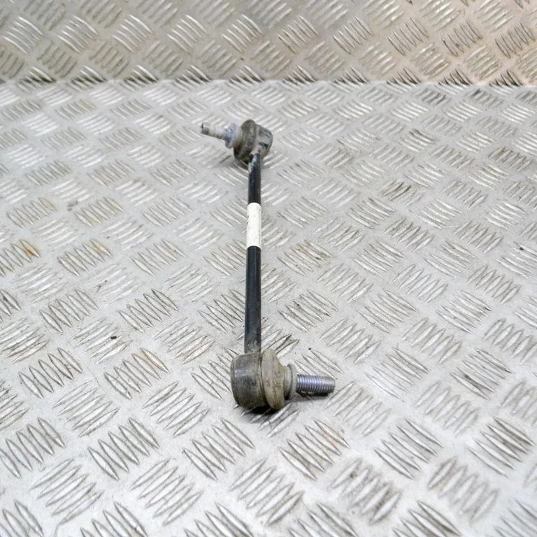 Priekšējā stabilizatora atsaite – Tesla Model S (2012-)