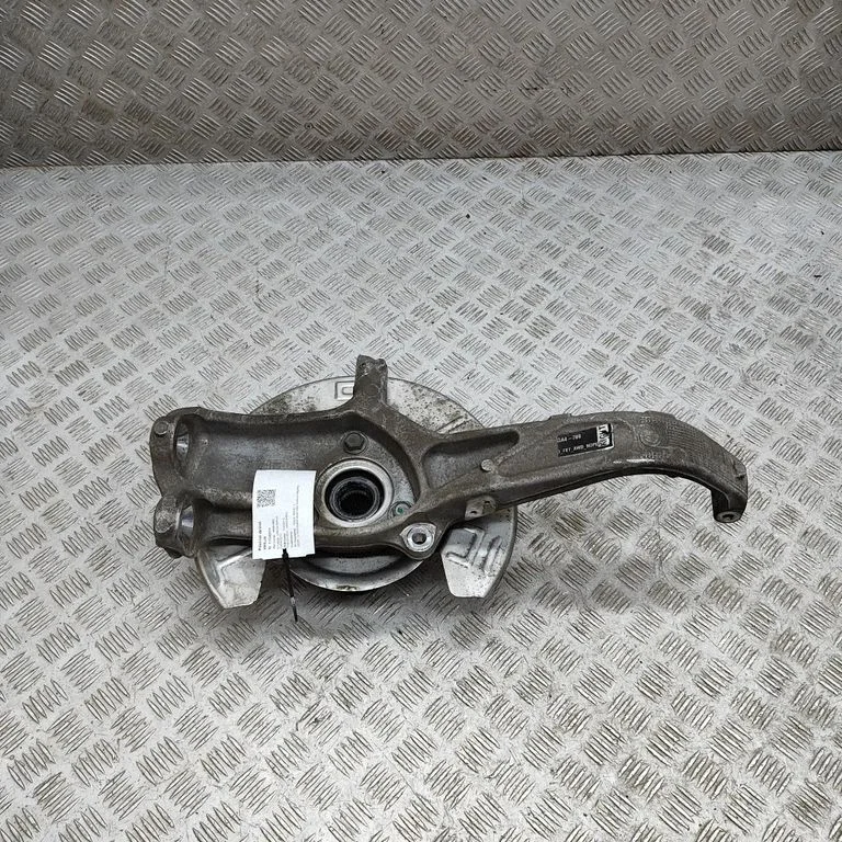 Front wheel hub – Tesla Model Y (2020-)