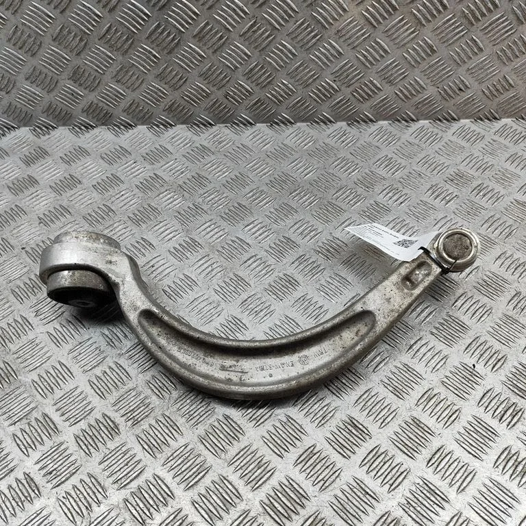 Front lower control arm/wishbone 8W0407693B