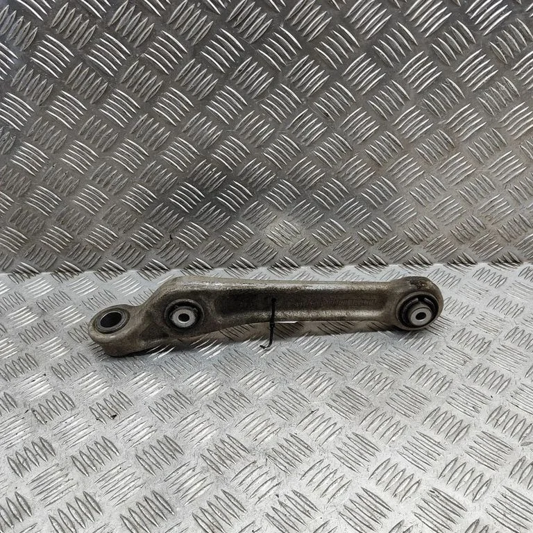 Priekšējā apakšējā svira/svārsts 8W0407152C