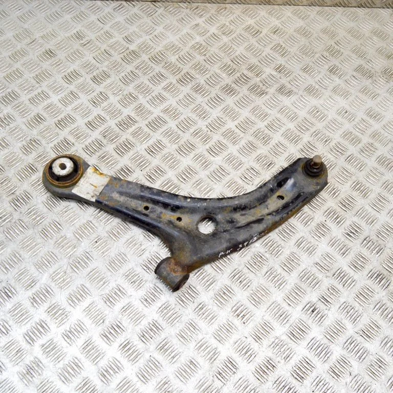 Eesmine alumine õõtshoob 1796133 – Ford Fiesta ST (2013-2017)