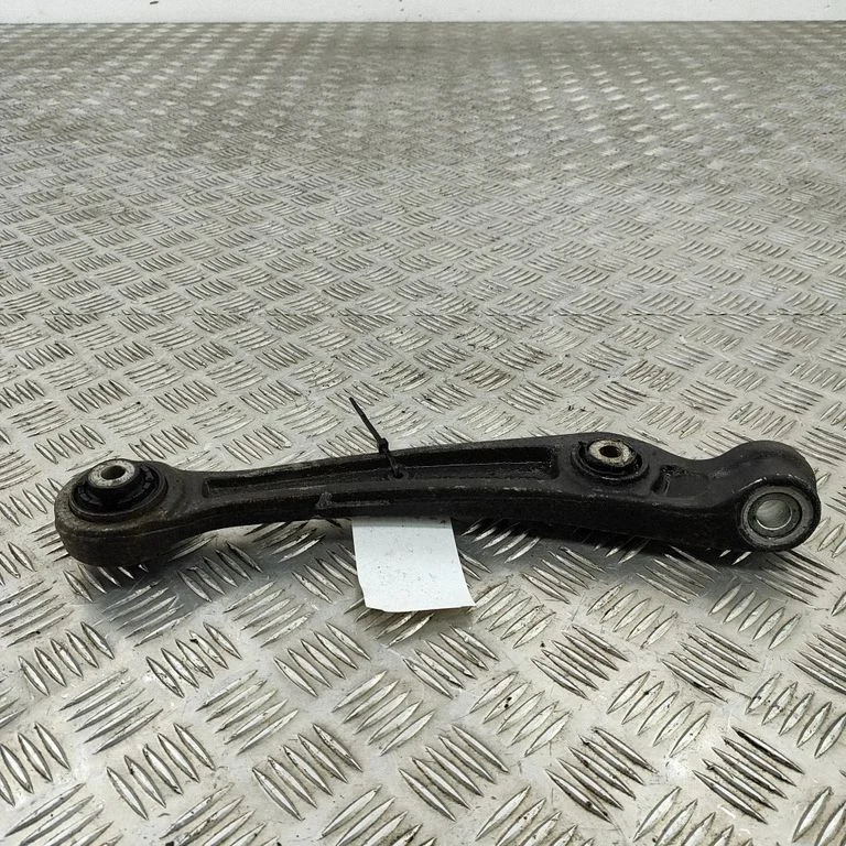 Priekšējā apakšējā svira/svārsts 8K0407156C