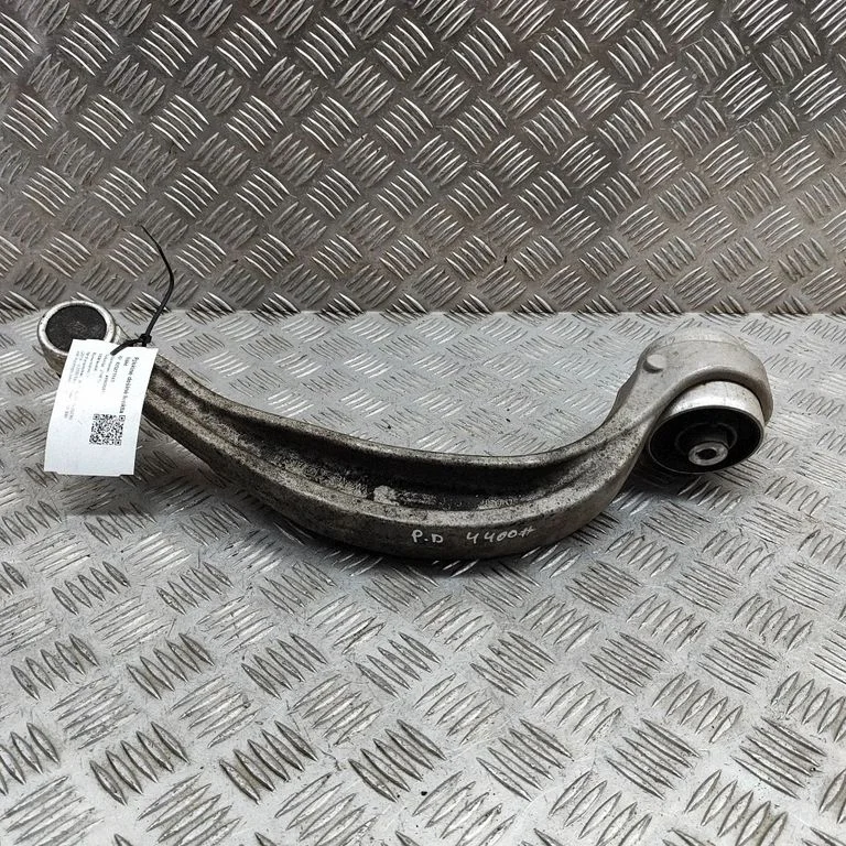 Priekšējā apakšējā svira/svārsts 4M0407696C