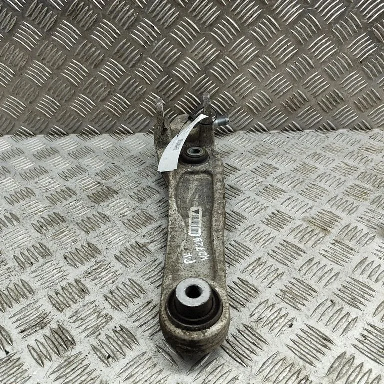 Priekšējā apakšējā svira/svārsts HK833C255BA