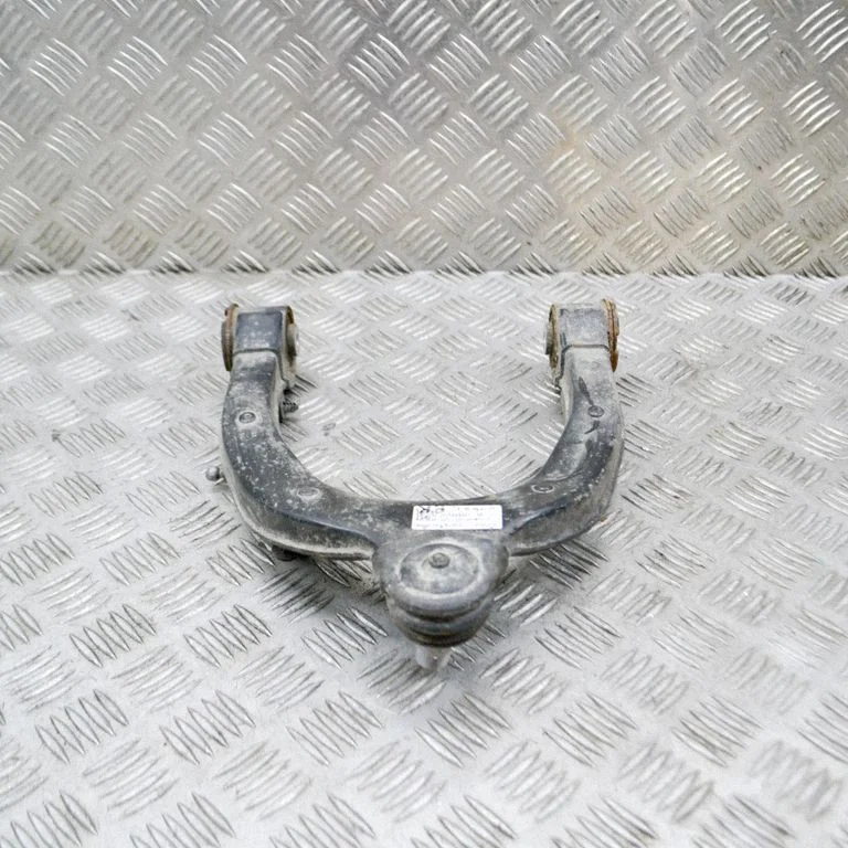 Eesmine alumine õõtshoob – Tesla Model S (2012-)