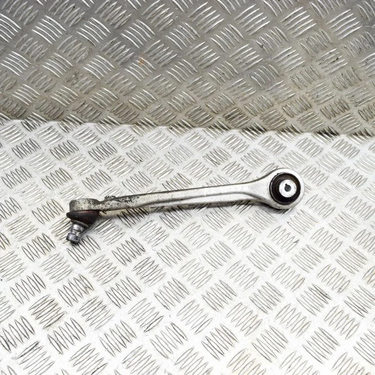 Priekšējā apakšējā svira/svārsts 4M0407505B