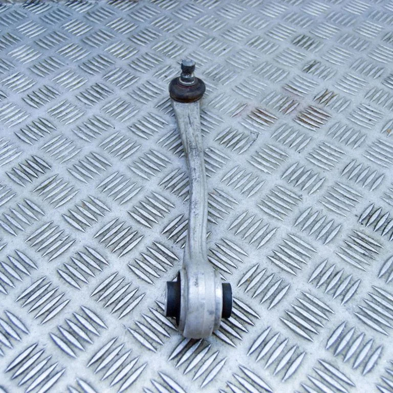 Priekšējā apakšējā svira/svārsts 8W0407506A