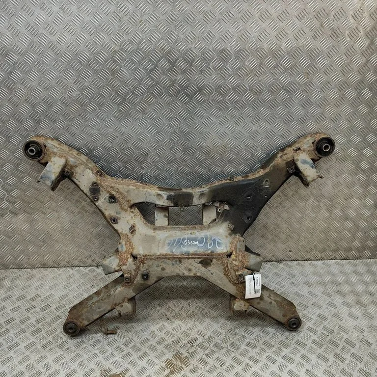 Aizmugurējais apakšrāmis MB663571
