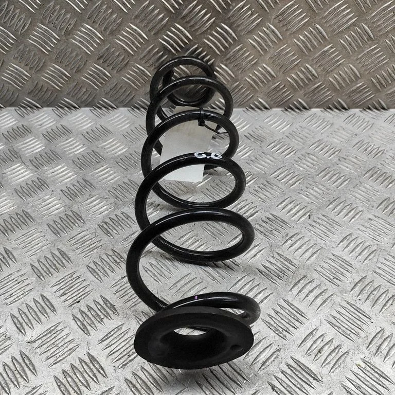 Rear coil spring 48231F4400
