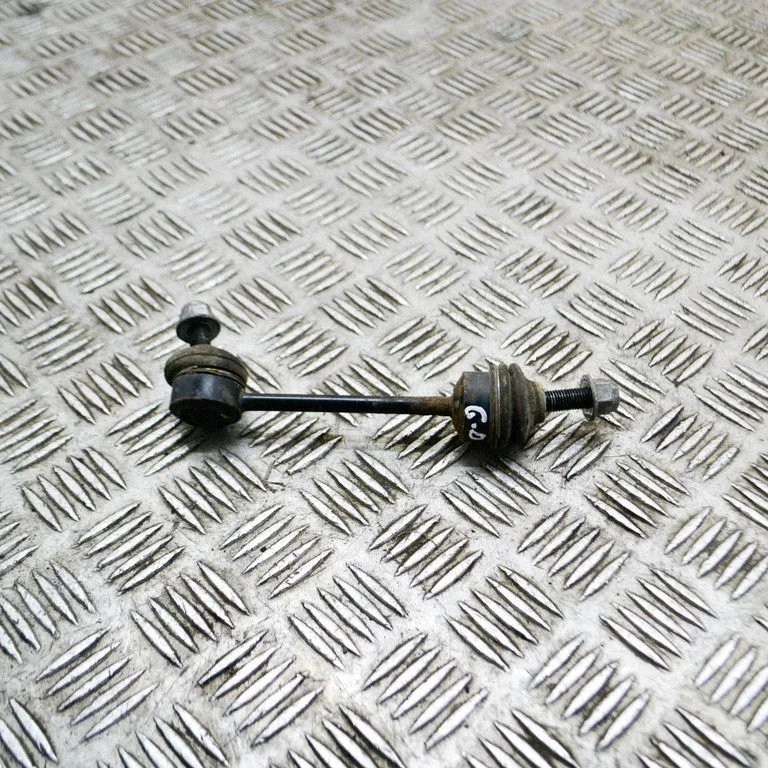 Rear anti-roll bar/stabilizer link – right