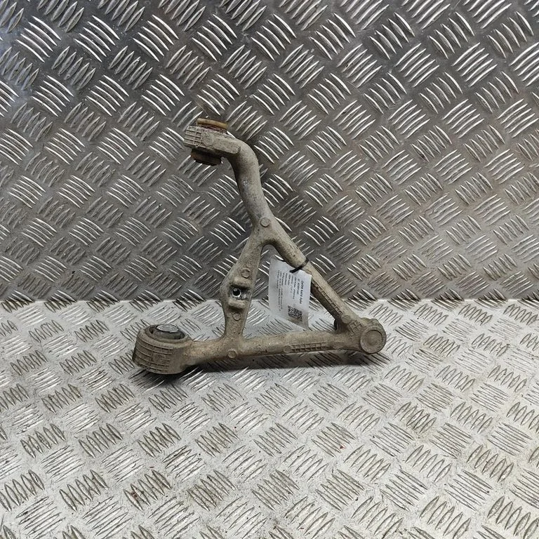 Aizmugurējā svira (dakša) 8W835K743AB