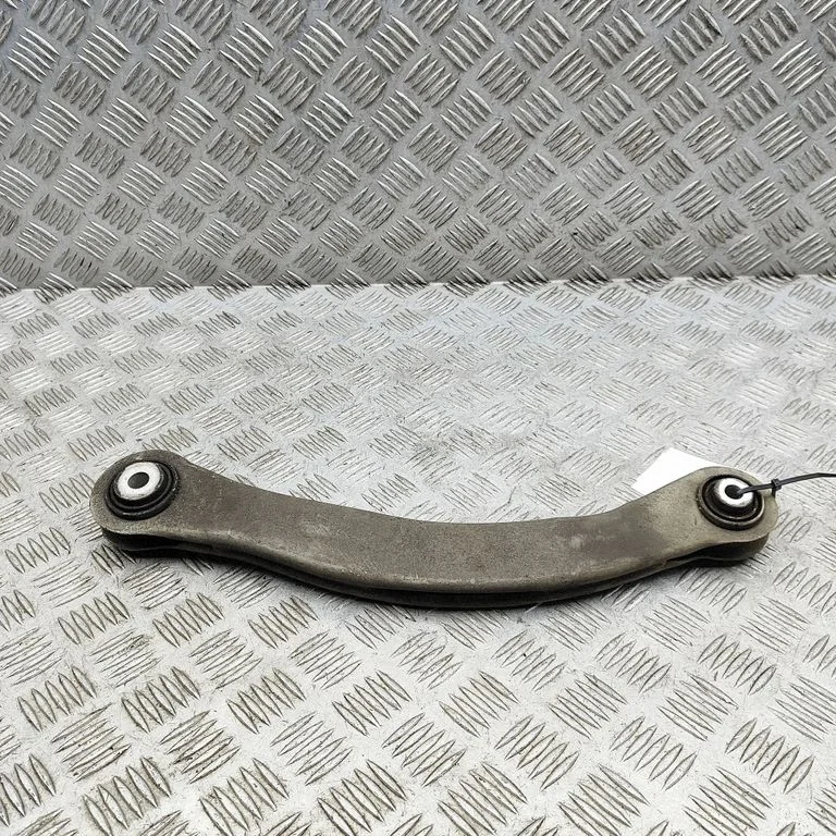 Tagumine ülemine õõtshoob 4M0505397R
