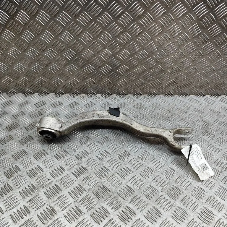 Tagumine ülemine õõtshoob M8E25K743L
