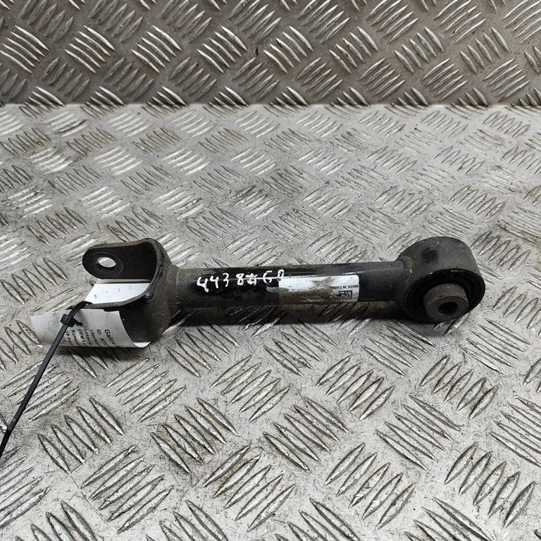 Aizmugurējā svira (dakša) 118843100A