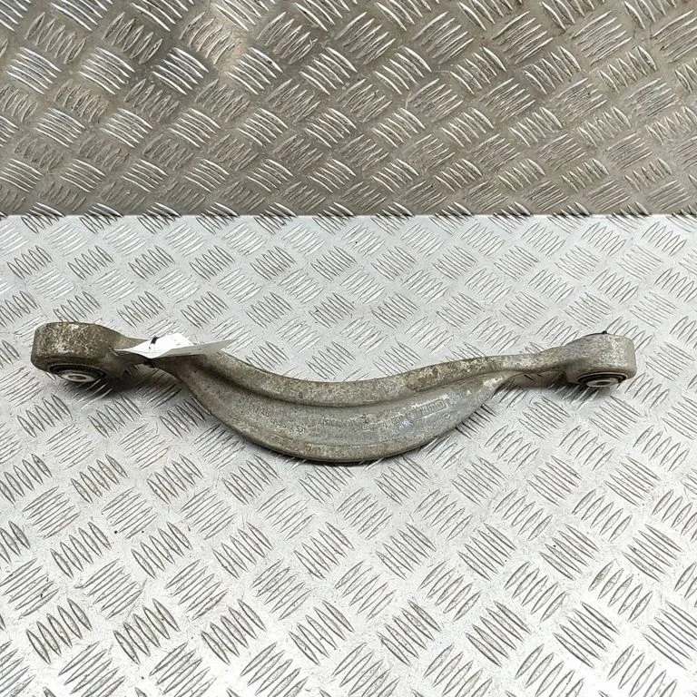 Aizmugurējā svira (dakša) 4M0501531