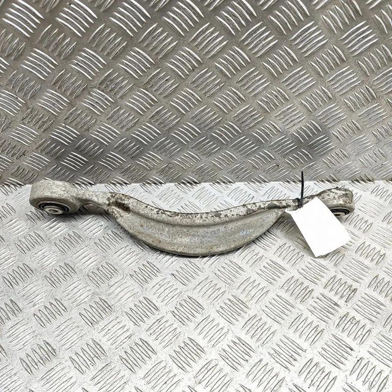Tagumine ülemine õõtshoob 4M0501531