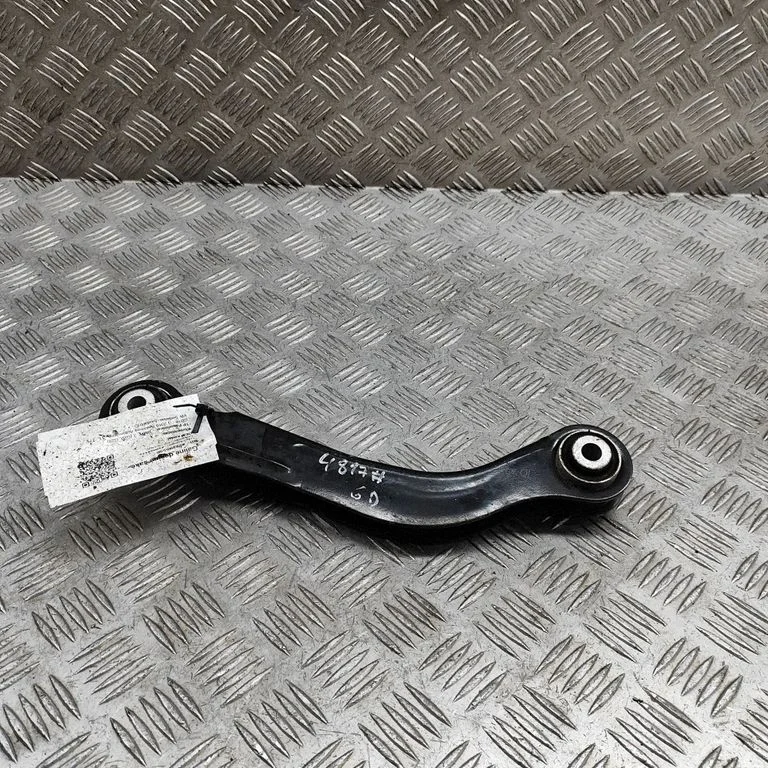 Tagumine ülemine õõtshoob – BMW 3-seeria G20 G21 (2019-)