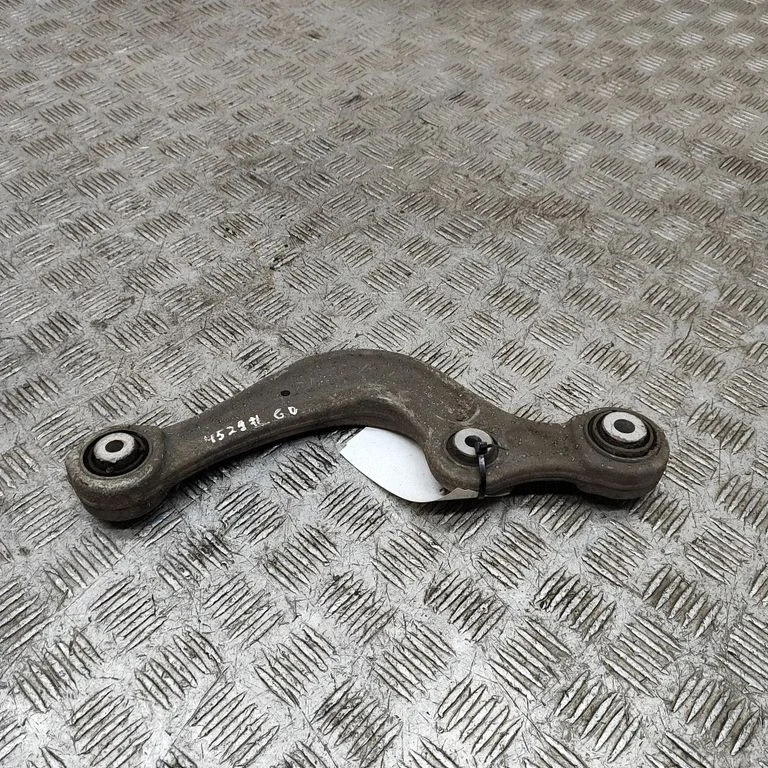 Tagumine ülemine õõtshoob 4M0505361G