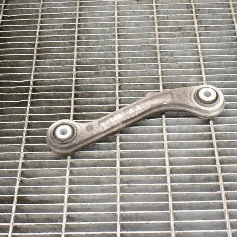 Tagumine ülemine õõtshoob 670007252 – Maserati Ghibli (2013-)