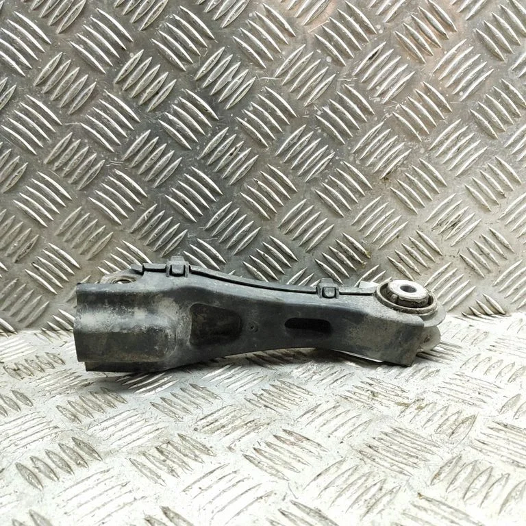 Tagumine ülemine õõtshoob – Mercedes-Benz CLA-klass C117 X117 W117 (2013-2019)