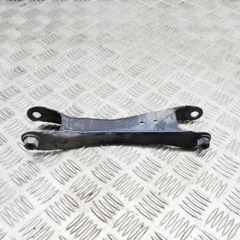 Tagumine ülemine õõtshoob 6867880