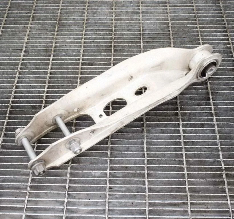 Aizmugurējā svira (dakša) 80A505311A