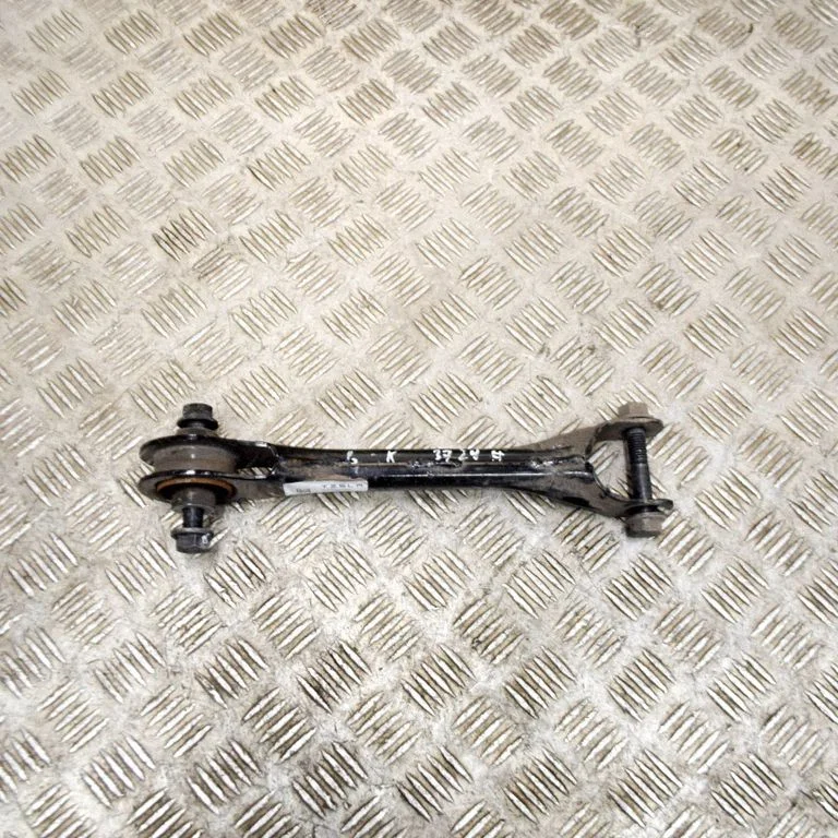 Tagumine ülemine õõtshoob 104442700C
