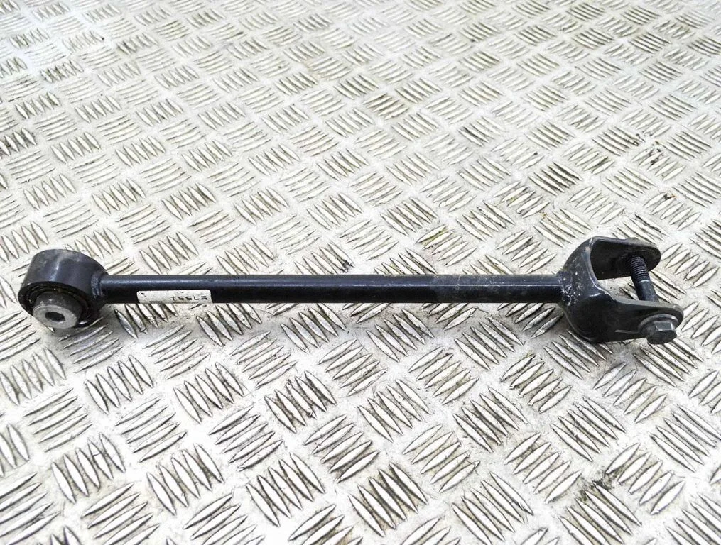 Aizmugurējā svira (dakša) 104444100F