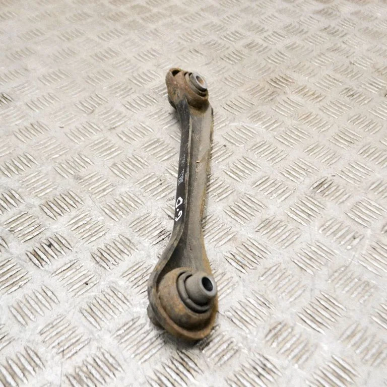 Aizmugurējā svira (dakša) – labā