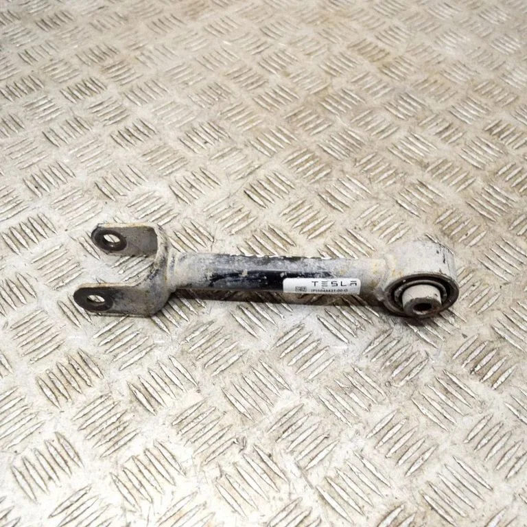 Rear upper control arm/wishbone 104443100G