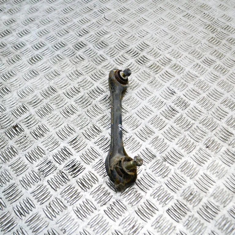 Aizmugurējā svira (dakša) – kreisā