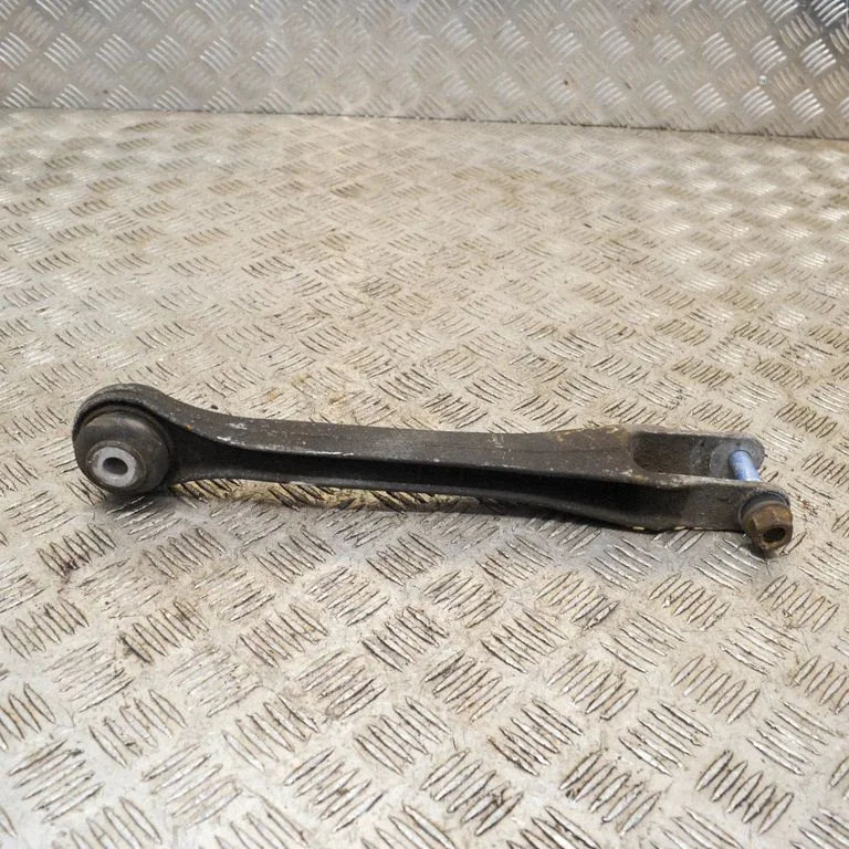Rear upper control arm/wishbone – right