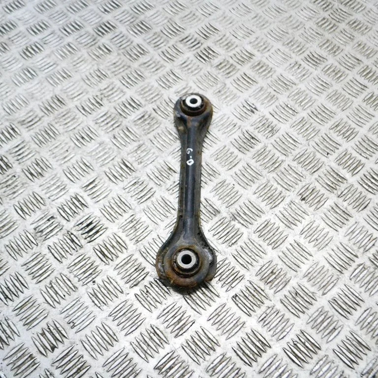 Aizmugurējā svira (dakša) – labā