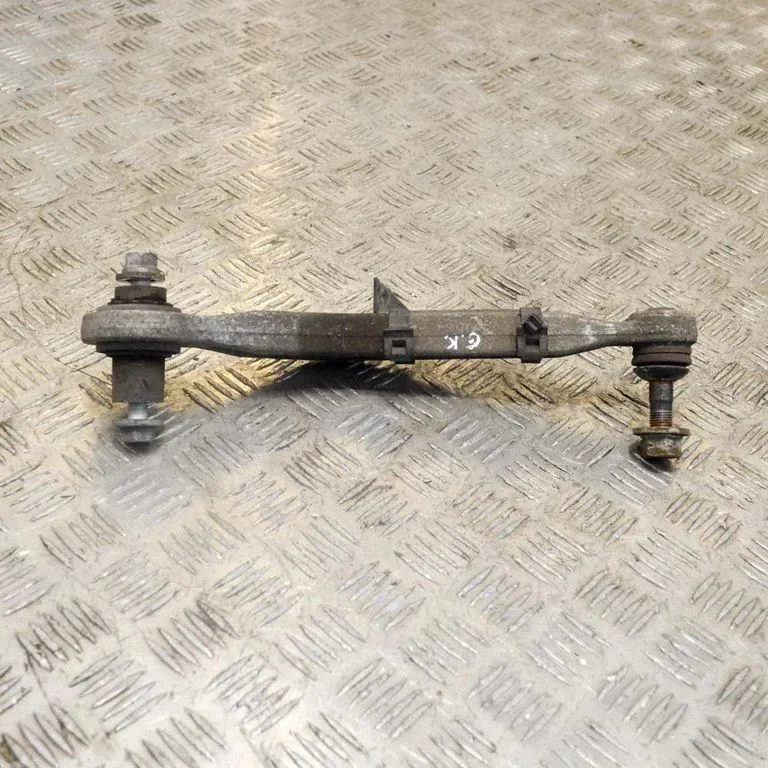 Aizmugurējā svira (dakša) – kreisā
