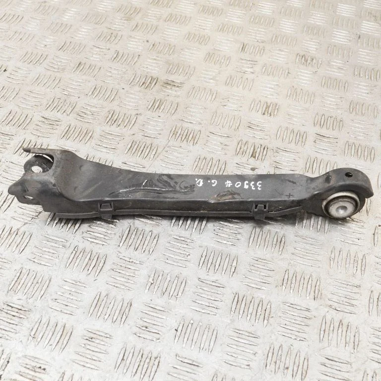 Rear upper control arm/wishbone – right