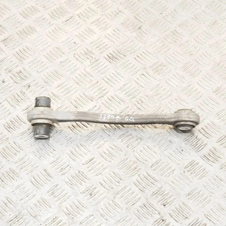 Rear upper control arm/wishbone – right