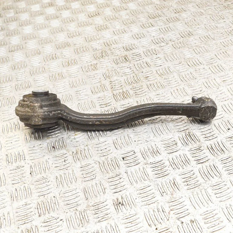Aizmugurējā svira (dakša) – kreisā