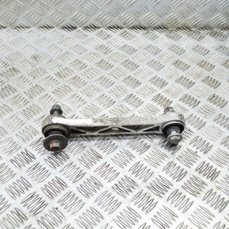 Tagumine ülemine õõtshoob – Tesla Model S (2012-)