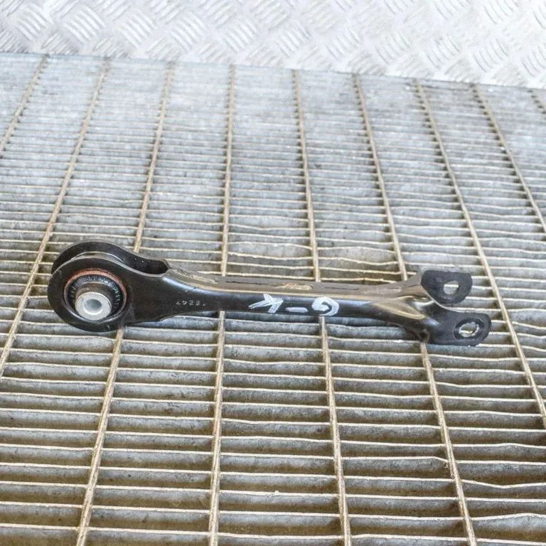 Rear upper control arm/wishbone 104442700C