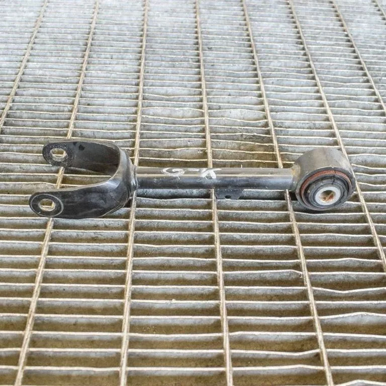 Rear upper control arm/wishbone 104442300G