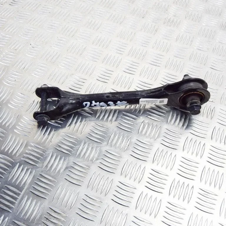 Tagumine ülemine õõtshoob 104442700C