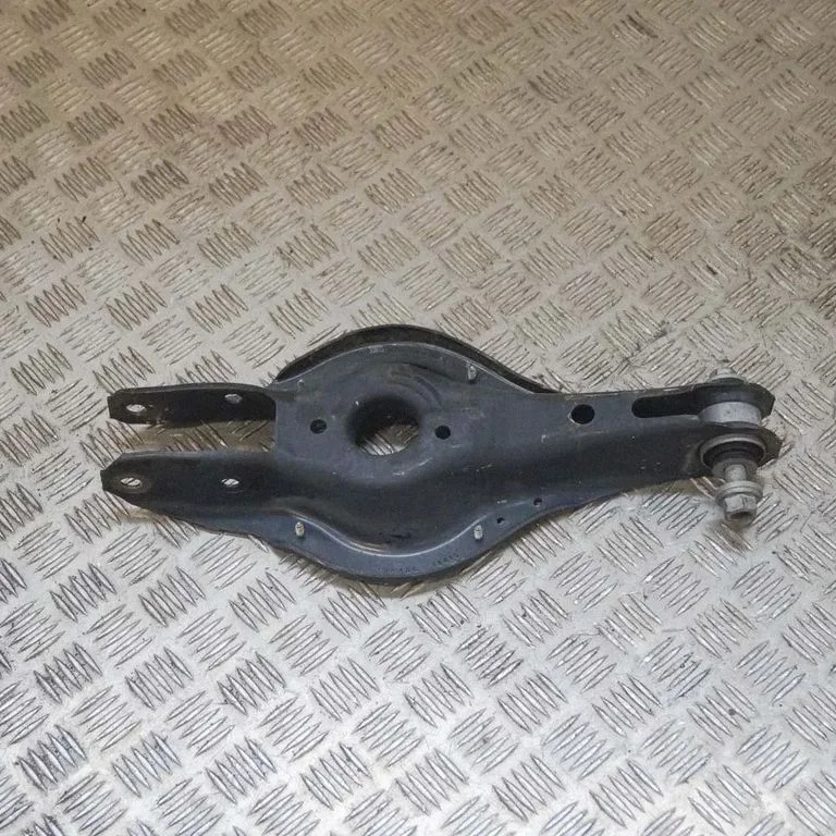 Wahacz tylny górny – BMW Seria 1 F20 F21 (2011-2019)