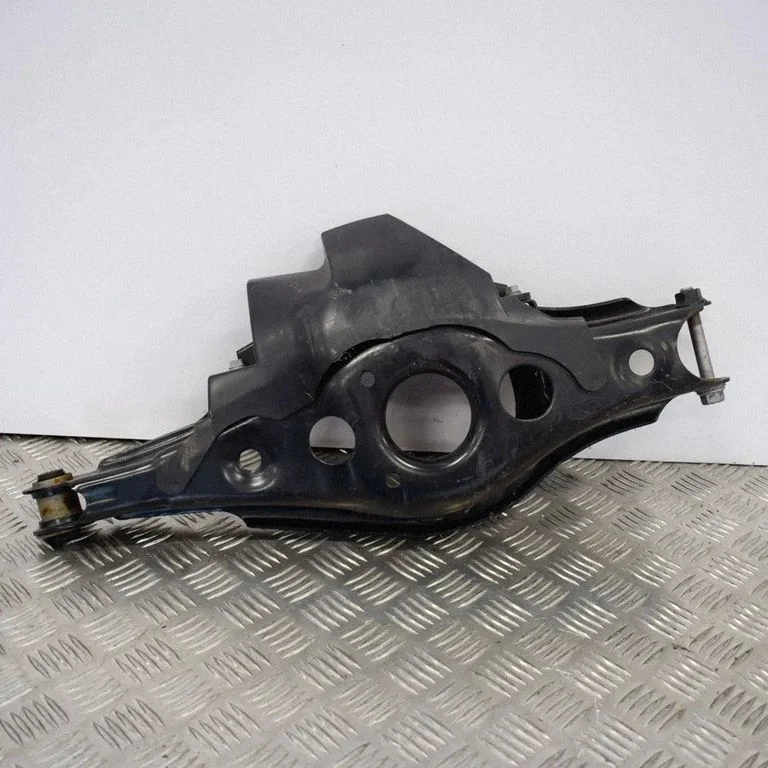 Tagumine ülemine õõtshoob – Lexus NX (2014-2021), vasak