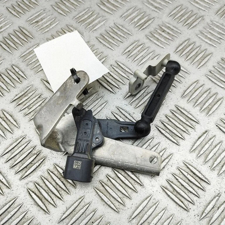 Aizmugurējās gaisa balstiekārtas augstuma sensors 6895467