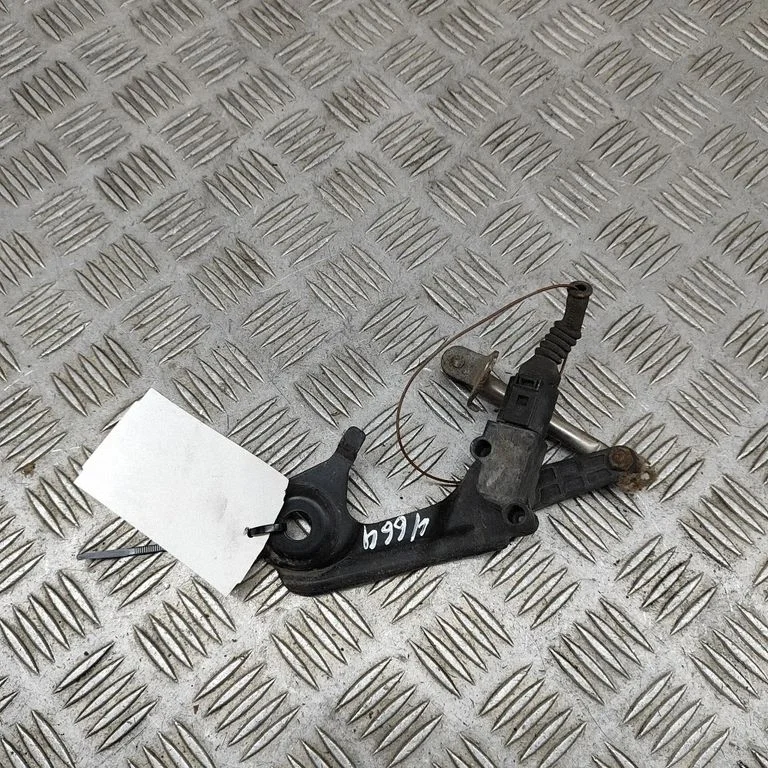 Aizmugurējās gaisa balstiekārtas augstuma sensors 8R0941309C
