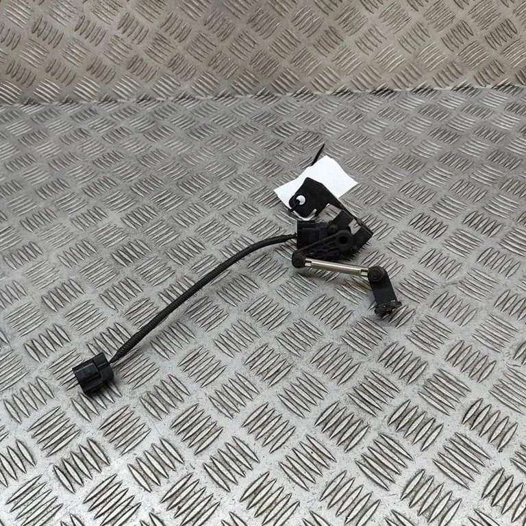 Aizmugurējās gaisa balstiekārtas augstuma sensors 55830CU100