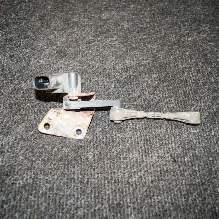 Rear air suspension level height sensor – Land Rover Range Rover Evoque L538 (2011-2018)