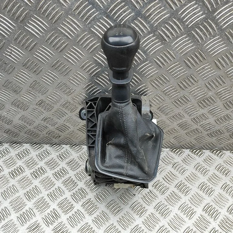 Pavarų perjungimo mechanizmas (kulisa)