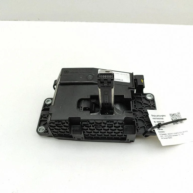 Gear selector mechanism