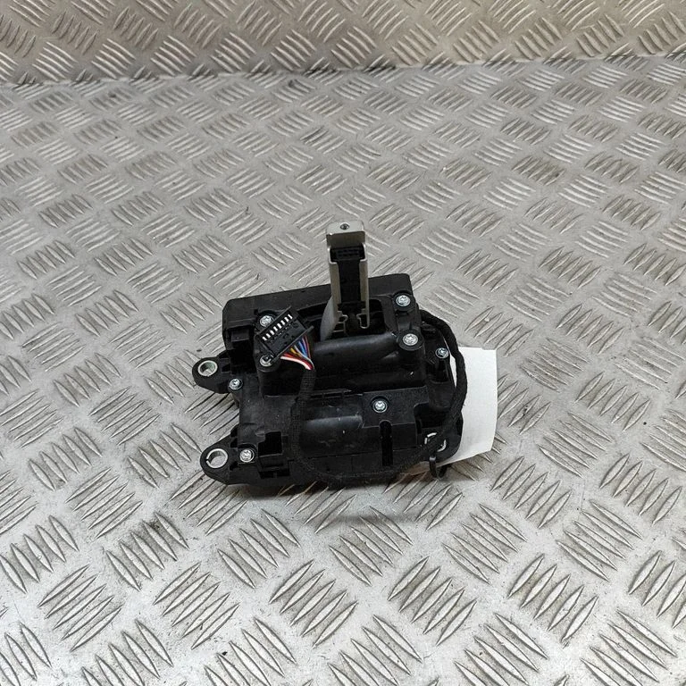 Pavarų perjungimo mechanizmas (kulisa)
